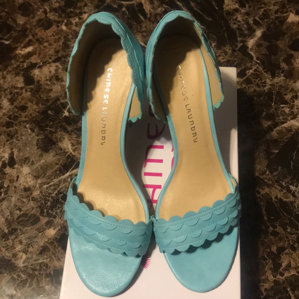 Women’s Aqua Blue heels size 11